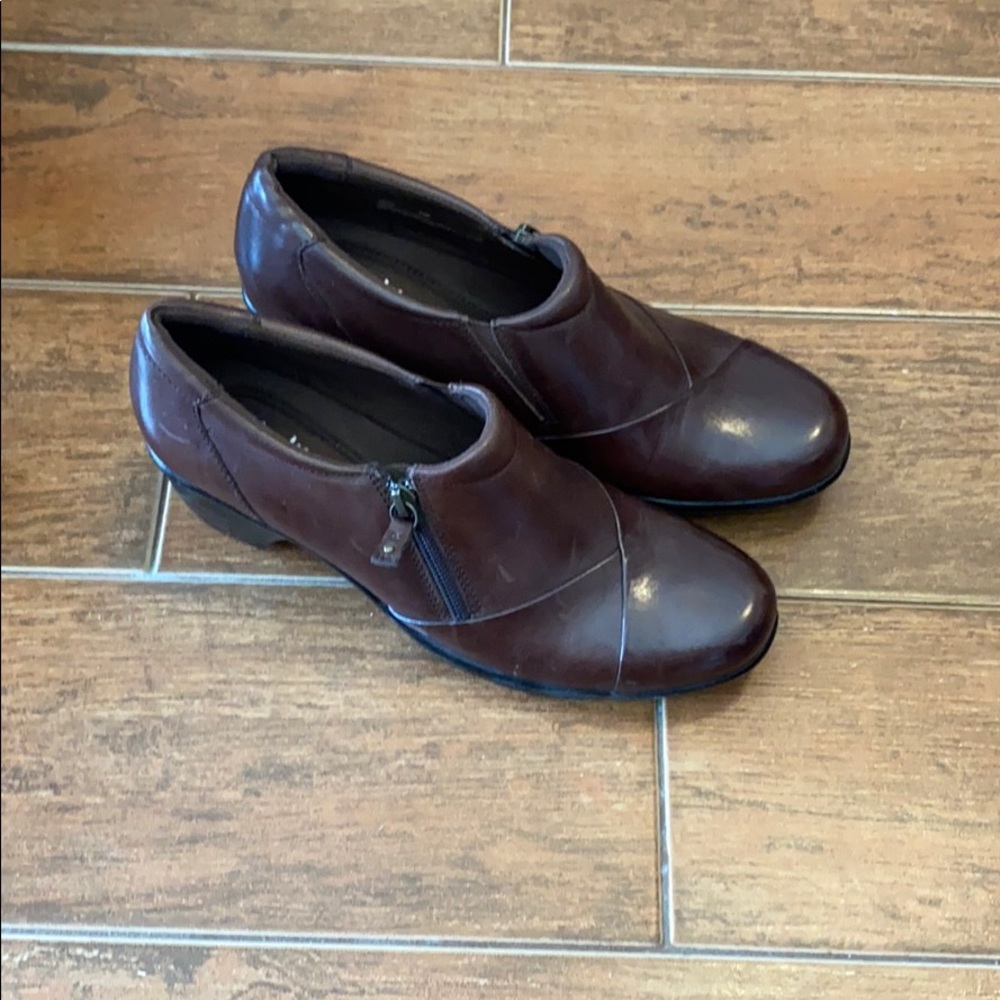 Brown clarks clog style bootie w/ zipper size 9.5